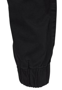 Svarta joggerbyxor med en avsmalnande design. Tillverkade av slitstark tyg med ett elastiskt manschett vid ankeln för en säker passform.