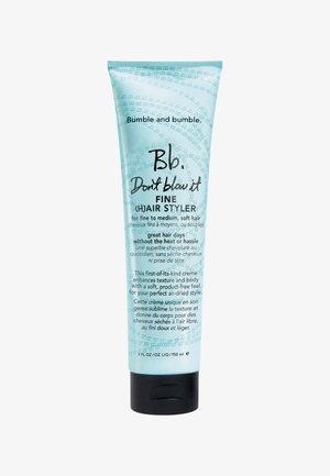 Ljusblå tub med matt yta och svart lock. Innehåller text för Bumble and Bumble-märket samt produktinformation. Innehåller 150 ml.
