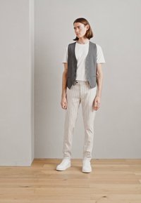 Antony Morato TROUSERS BRYAN IN STRIPED GARMENT DYE - Bukse - paper