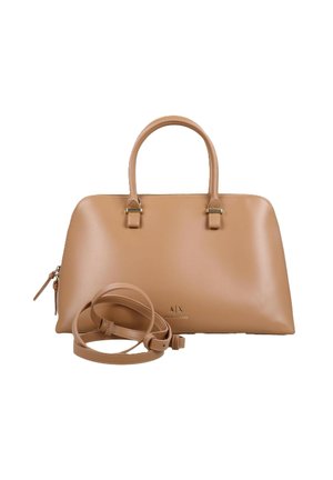 Borsa a tracolla in pelle color cuoio con doppi manici superiori, tracolla rimovibile, chiusura con zip e hardware dorato. Texture liscia con un design minimalista.