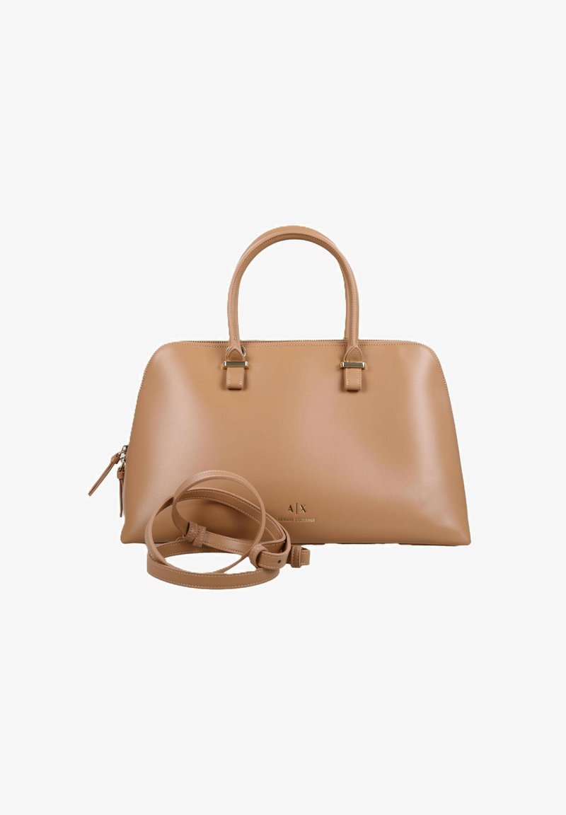 Borsa a tracolla in pelle color cuoio con doppi manici superiori, tracolla rimovibile, chiusura con zip e hardware dorato. Texture liscia con un design minimalista.