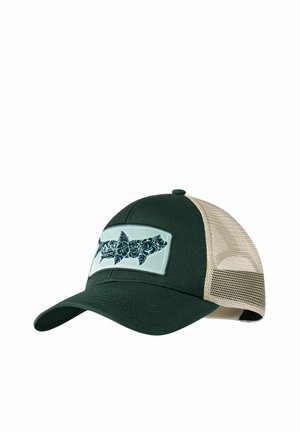Dunkelgrüne und beige Mesh-Trucker-Cap mit aufgenähtem Patch, der auf dem Frontpanel einen Fisch aus Blattmustern zeigt.