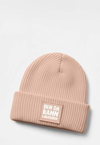 Pink ribbed knit beanie with a folded cuff. Features a square patch with "BİN DA KANN LOSGEHEN" in white text. Soft texture.