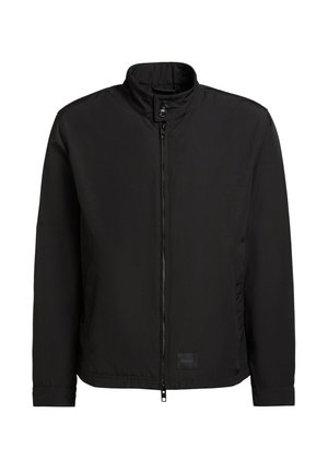 Zwarte lichtgewicht jas met opstaande kraag, ritssluiting aan de voorkant, drukknoopsluiting en lange mouwen.