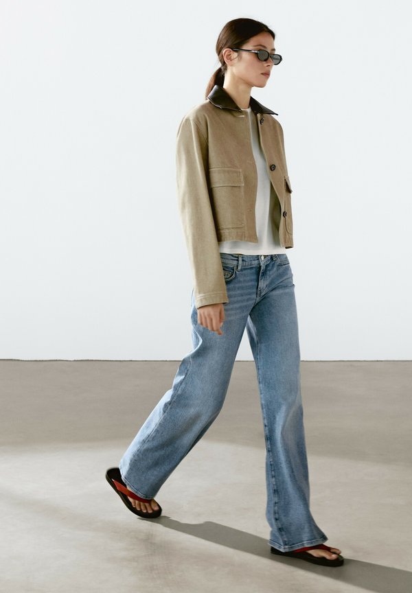 COLLAR DETAIL - Summer jacket - sand2