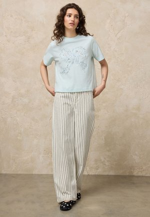 Next, - T-shirt z nadrukiem