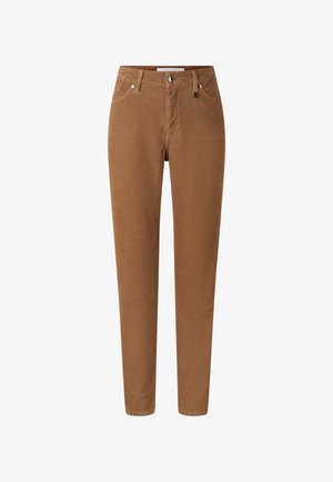Brune tapered bukser lavet af tekstureret stof. Har forlommer, lynlås og metalhardware detaljer. Simpel og funktionel design.