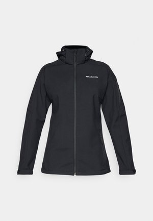 Zwarte softshell jas met een hoge kraag, volledige ritsluiting, ritszakken aan de zijkant en logo-accent op de borst. Structuurstof, aansluitend ontwerp.