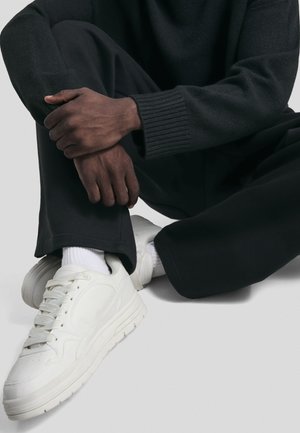 Bershka BASIC STREET-STYLE - TRAINERS - Sneakers low - white