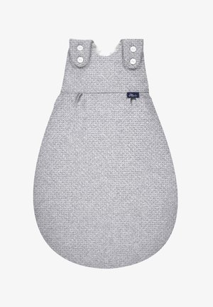 Grau Baumwollschlafsack mit gestrickter Textur, abgerundetem Boden und großen, geknöpften Schulterriemen. Verfügt über ein kleines blaues Markenschild.