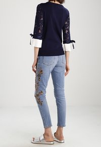 Molly Bracken Stickad tröja - dark blue