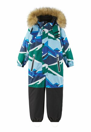 Tuta invernale colorata con un motivo geometrico blu, verde e bianco, cappuccio foderato in pelliccia e gambe dei pantaloni nere rinforzate con polsini elasticizzati.