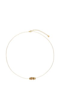 Gouden ketting met een fijne schakel, voorzien van drie ronde pendanten. De ketting heeft een sluiting en een verlenging met een klein label.