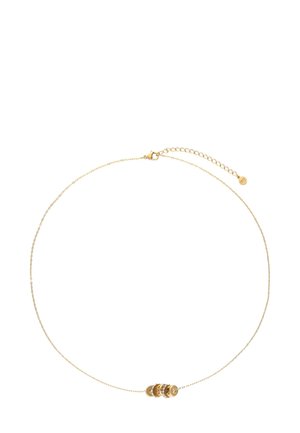Gouden ketting met een fijne schakel, voorzien van drie ronde pendanten. De ketting heeft een sluiting en een verlenging met een klein label.