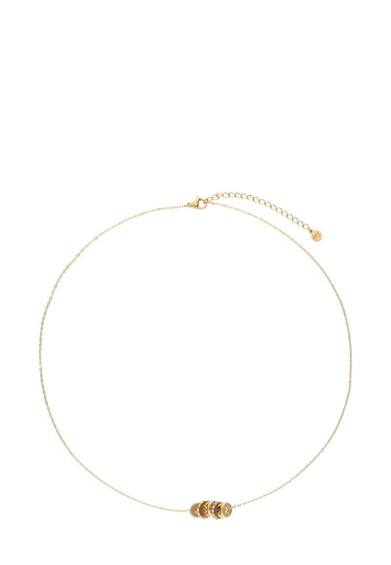 Gouden ketting met een fijne schakel, voorzien van drie ronde pendanten. De ketting heeft een sluiting en een verlenging met een klein label.