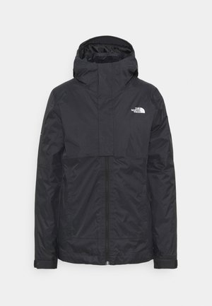 Czarna wodoodporna kurtka z kapturem, z zamkiem błyskawicznym z przodu i białym logo The North Face na lewej piersi.