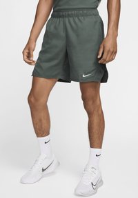 Nike Performance COURT VICTORY - Pantaloncini sportivi - vintage green white