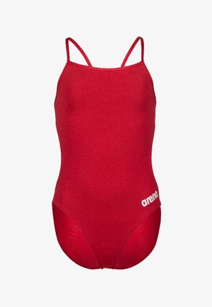Maillot de bain une pièce rouge avec fines bretelles et logo blanc « arena » en bas à gauche.
