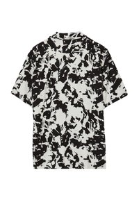 Camicia a maniche corte con un motivo astratto in bianco e nero, caratterizzata da una vestibilità comoda, colletto e tessuto testurizzato.