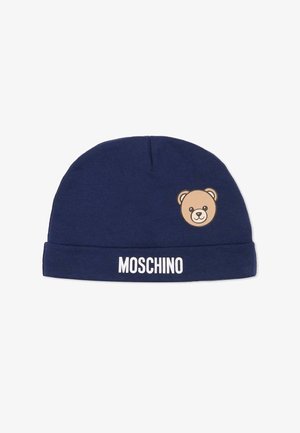 Granatowa czapka z napisem "MOSCHINO" na mankiecie oraz małą grafiką twarzy misia nad napisem z przodu.