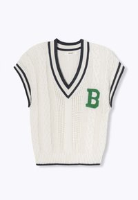 Gilet en tricot blanc avec un col en V et des manches courtes. Présente un patch de logo "B" vert et des accents à rayures foncées sur le col et l'ourlet.