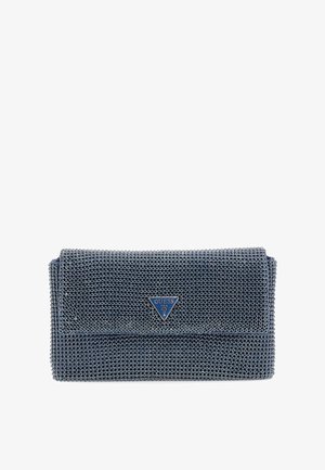 Modra metalna torbica z okroglimi okraski, zložlji pokrov in trikotni znak blagovne znamke. Tekstura površine z sijočim koncem.