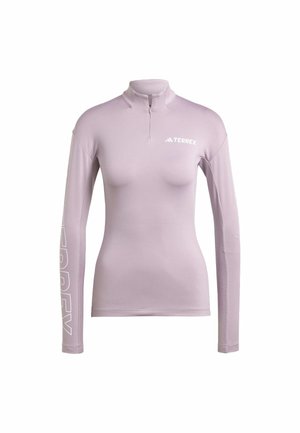 Haut de sport à manches longues violet clair avec un col haut, caractérisé par une demi-fermeture éclair et le logo "TERREX" imprimé à l'avant et sur la manche. Tissu lisse.