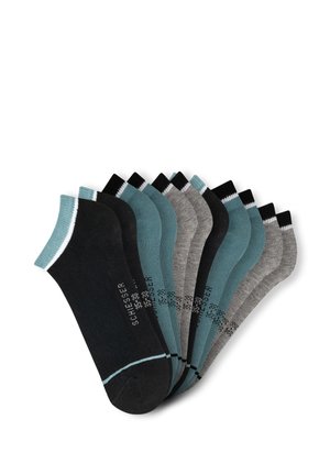 Zehn Paare niedrig geschnittene Socken in Schwarz-, Grau- und Blautönen, fächerförmig auf weißem Hintergrund angeordnet.