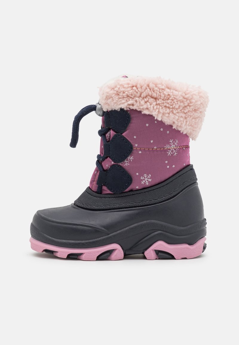 Botte d'hiver pour enfant de couleur rose et noire avec motifs de flocons de neige, bord en fausse fourrure et semelle en caoutchouc épaisse avec bande de roulement rose pour une bonne traction sur la neige.