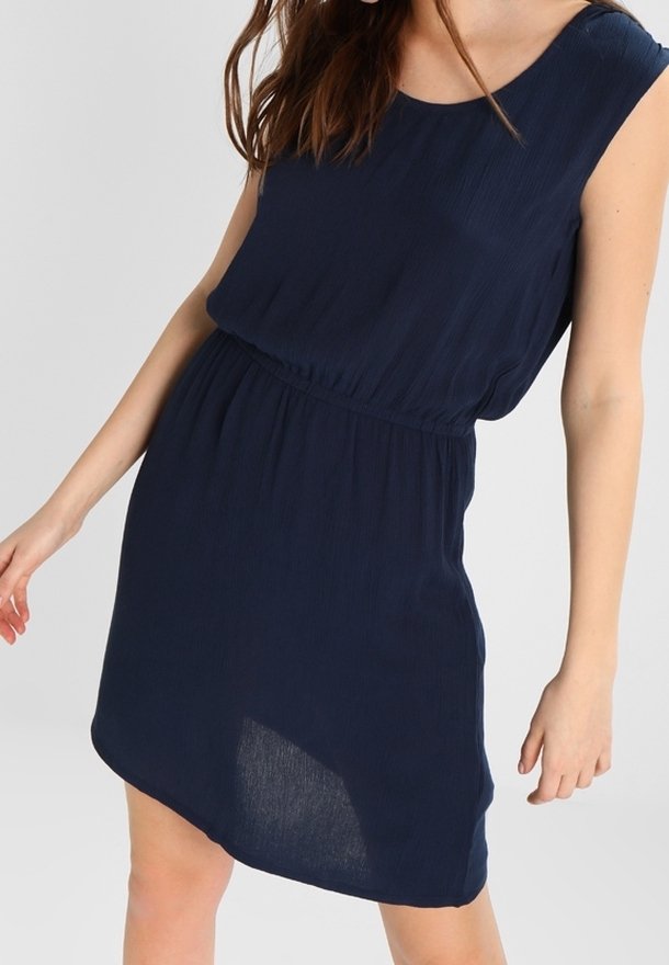 Navyblaues Kleid aus leichtem Stoff. Mit rundem Ausschnitt, elastischem Bund und asymmetrischem Saum für eine lockere Passform.