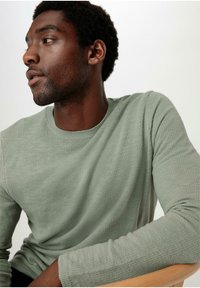 hessnatur Strickpullover - seegras