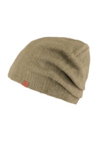 Beige gestrickte Beanie aus weichem Material, mit einem lässigen Design, dezenten Rillen und einem kleinen Lederetikett an der Seite.