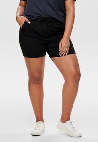 ONLY Carmakoma - GOLDTRASH LIFE EASY JRS - Shorts - black Imagen en miniatura 1