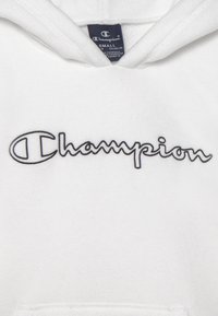 Felpa bianca con cappuccio e logo "Champion" ricamato in nero. Presenta una tasca frontale. Texture morbida e design casual. Taglia: Piccola.