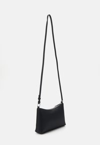 Calvin Klein CROSSBODY - Taška s příčným popruhem - black