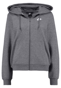 Grå zip-up hoodie i mjukt, borstat tyg. Har en huva, framfickor och en vit Nike-logotyp på bröstet.