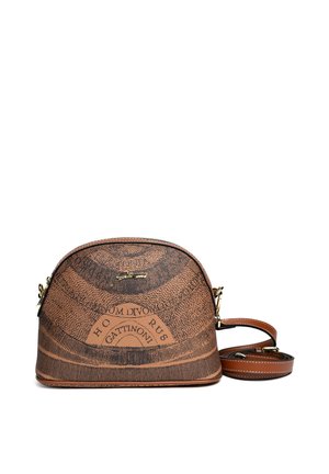 Braune Leder-Crossbody-Tasche mit runder Form. Strukturiertes Muster mit gedruckten Buchstaben, goldenen Akzenten und einem abnehmbaren Schulterriemen.