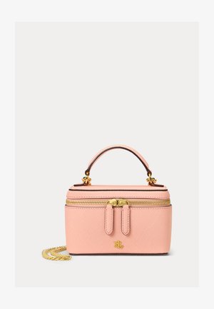 Συμπαγής ροζ ορθογώνια δερμάτινη τσάντα χειρός με χρυστό φερμουάρ, λαβή στο πάνω μέρος, μικρό χρυσό αλυσίδα ιμάντα και χρυσό λογότυπο RLL στο μπροστινό μέρος.