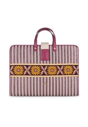 Rechthoekige gestreepte stoffen tas met kastanjebruine handgrepen, geelbruine bloemen horizontaal patroon en beige riemsluiting.