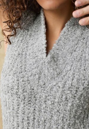 V-NECK TANK - REGULAR FIT - Džemper - grey