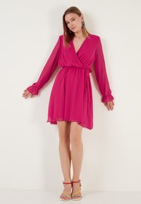 LELA MINI  - Cocktailkleid/festliches Kleid - fuchsia