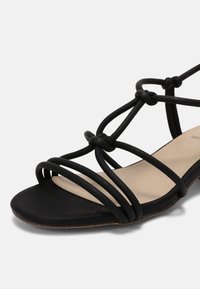 s.Oliver Sandales - black