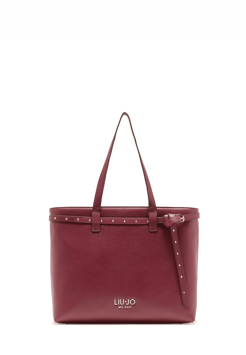 Bolso tote de cuero granate con doble asa, tachuelas a lo largo del borde superior y cierre de cremallera. Presenta el logo "LIU JO MILANO" en el frente.