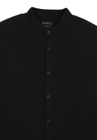 Camicia nera con colletto alla cinese, texture morbida e quattro bottoni sul davanti, realizzata in un tessuto traspirante.