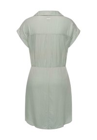 Rochie scurtă cu mâneci scurte, în dungi, de un verde deschis, cu guler, talie strâmtă și croi drept. Textură moale și u�șoară a stofei.