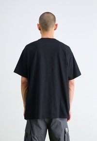 Carhartt WIP AMOUR POCKET - T-shirts med print - black/white