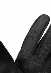Schwarze Handschuhe aus einem Fischgrätenmuster-Gewebe, mit strukturiertem Griff an den Fingerspitzen und glattem Stoff auf der Rückseite.