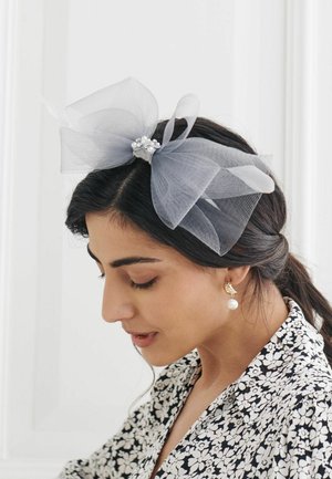 WEDDING FASCINATOR - Hair styling accessory - grey