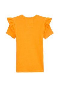 Apelsīna ribota īsām piedurknēm augšdaļa ar volānu akcentiem piedurknēs un klasisku apaļu kakla izgriezumu. Aizmugurē atrodas taisnstūra detaļa.