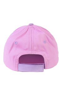Rosa Baseballcap mit einem lila verstellbaren Riemen, rundem Kopfteil und glatter Textur. Das Innere ist ebenfalls lila mit Belüftungslöchern.